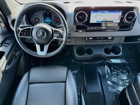 Used 2024 Mercedes-Benz Sprinter 2500 image 3