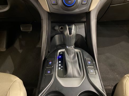 Used 2017 Hyundai Santa Fe Limited FWD image 17