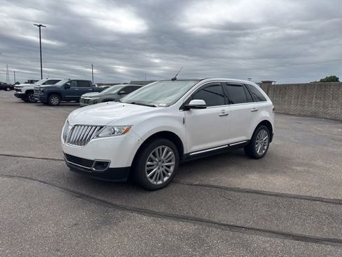 Used 2014 Lincoln MKX AWD w/ Equipment Group 102A image 3
