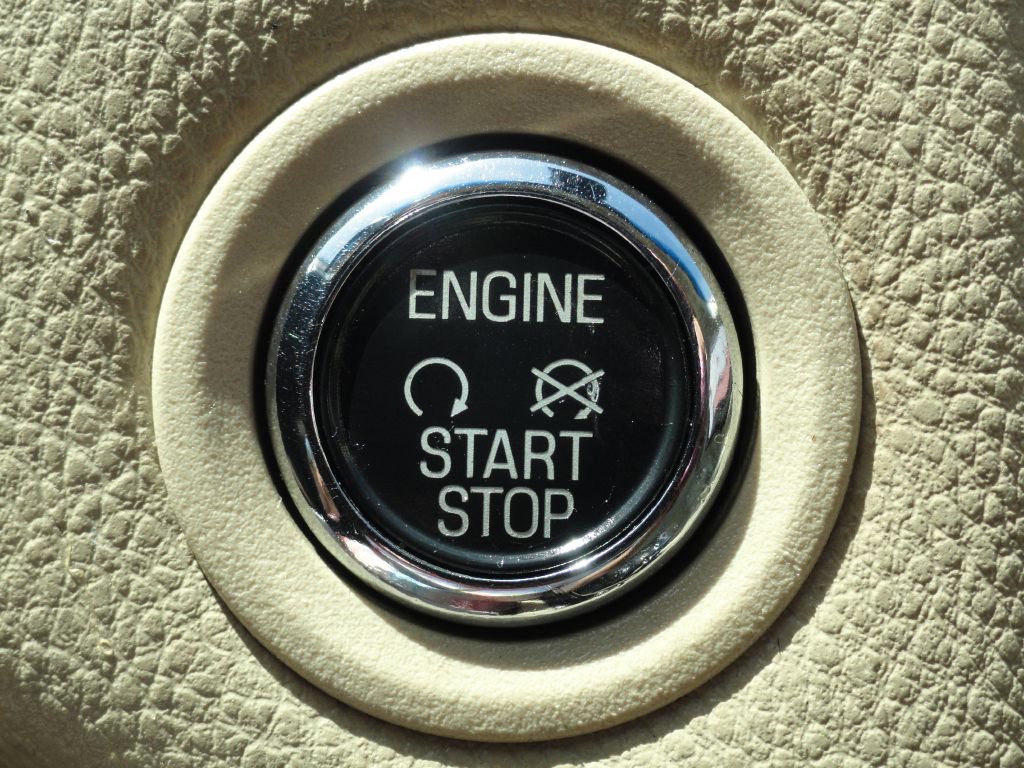 Used 2015 Ford Taurus Limited w/ Equipment Group 301A FWD image 26