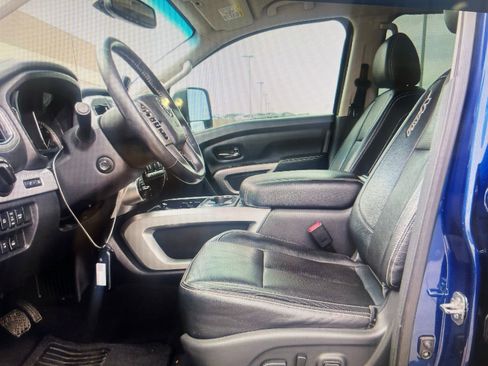 Used 2018 Nissan Titan PRO-4X w/ Pro-4x Convenience Package image 5