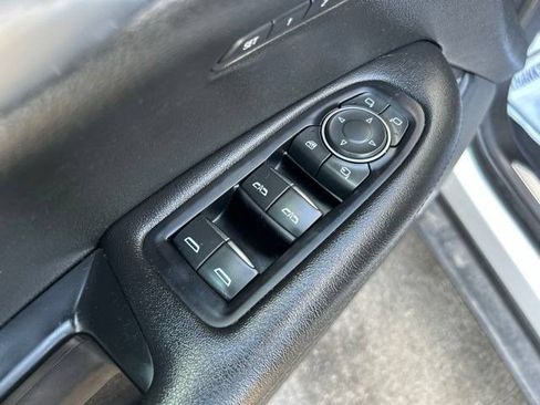 Used 2018 Cadillac XT5 Luxury w/ Driver Awareness Package FWD image 12