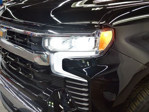 Used 2024 Chevrolet Silverado 1500 LT AWD/4WD image 30
