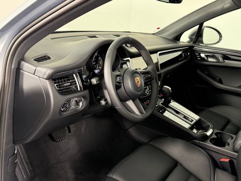 Certified 2026 Porsche Macan Turbo AWD/4WD image 4