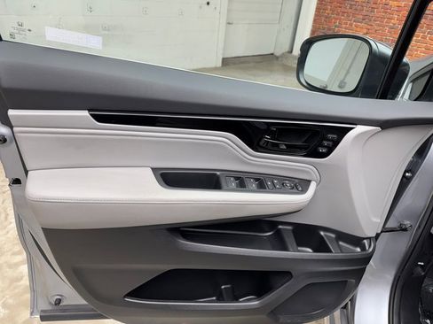 Used 2023 Honda Odyssey Touring image 10