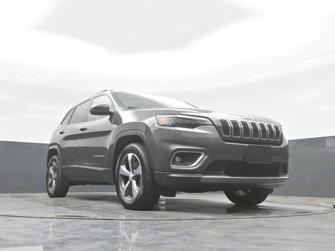 Used 2019 Jeep Cherokee Limited AWD/4WD image 29