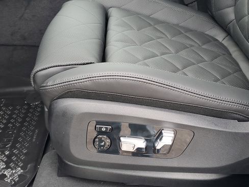 New 2026 BMW X7 xDrive40i w/ Premium Package image 9