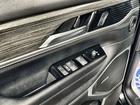 Used 2024 Jeep Wagoneer L Series II w/ Flexible Seating Group image 14