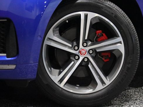 Used 2019 Jaguar F-PACE S image 21