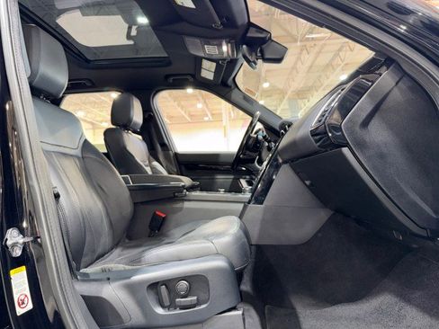 Used 2018 Land Rover Discovery SE image 62