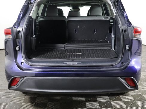 Used 2022 Toyota Highlander XLE image 17