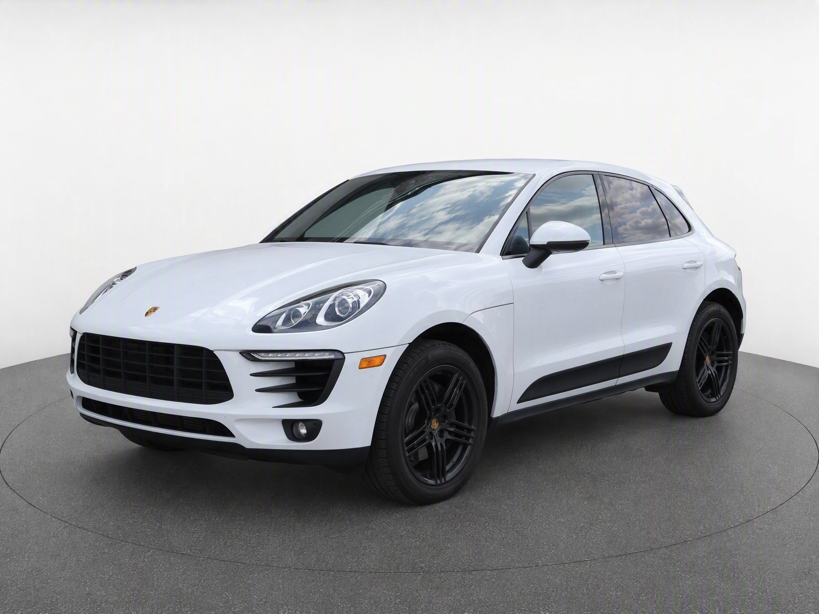 Used 2017 Porsche Macan AWD/4WD image 1
