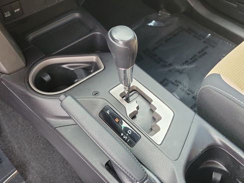 Used 2018 Toyota RAV4 XLE FWD image 25