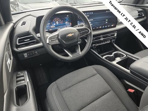 Used 2025 Chevrolet Traverse LT image 20