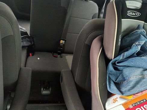 Used 2023 Chevrolet Traverse LT image 10