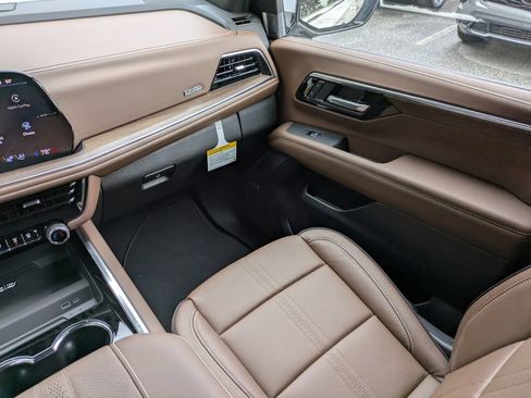 New 2025 Chevrolet Tahoe High Country AWD/4WD image 19