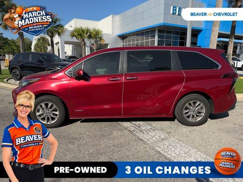 Used 2021 Toyota Sienna XLE image 7