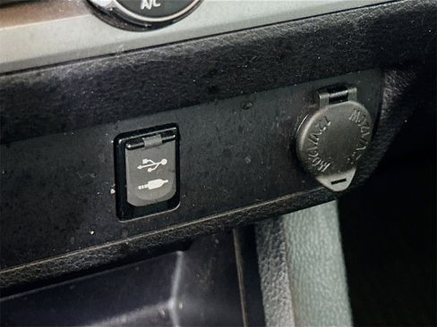 Used 2019 Toyota Tacoma SR w/ SR Convenience Package image 27