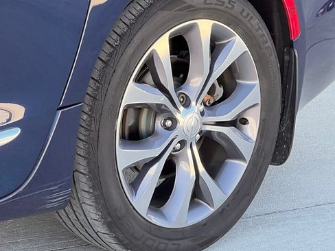 Used 2019 Chrysler Pacifica Limited w/ Tire & Wheel Group FWD image 11