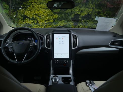 Certified 2022 Ford Edge SEL AWD/4WD image 9