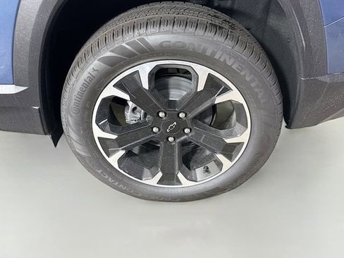 New 2026 Chevrolet Equinox LT w/ Convenience Package II FWD image 33