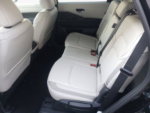 New 2026 Nissan Pathfinder SL image 13
