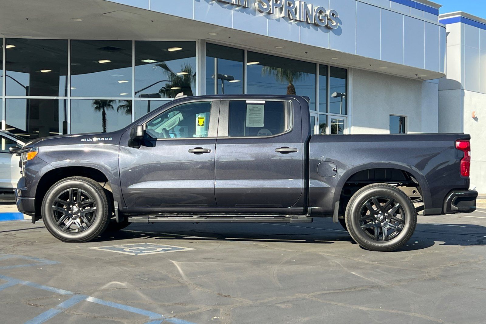 Used 2022 Chevrolet Silverado 1500 Custom RWD image 2