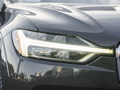 Used 2018 Volvo XC60 T6 Momentum w/ Convenience Package image 13