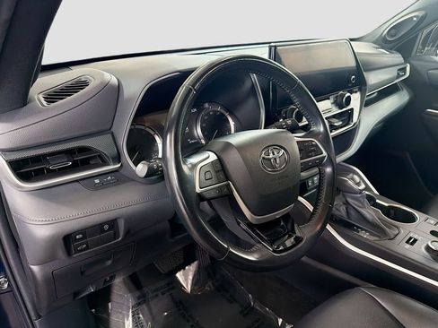 Used 2023 Toyota Highlander XSE AWD/4WD image 11
