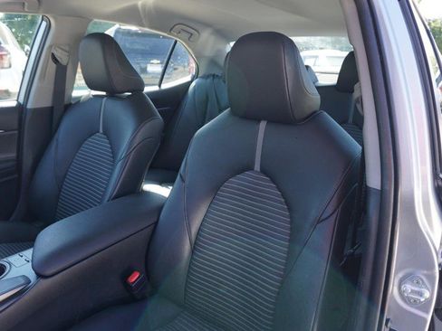 Used 2022 Toyota Camry SE image 21