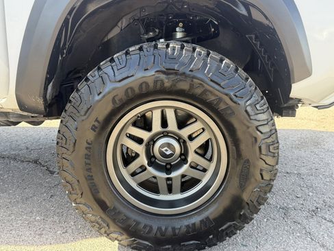 Used 2016 Toyota Tacoma TRD Off-Road w/ Premium & Technology Package image 10