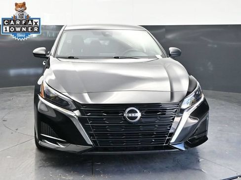 Used 2025 Nissan Altima 2.5 SV FWD image 2