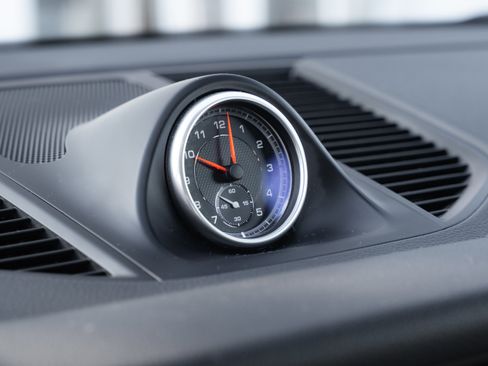 Used 2018 Porsche Macan S image 12