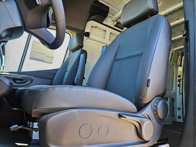 Used 2025 Mercedes-Benz Sprinter 2500 image 4