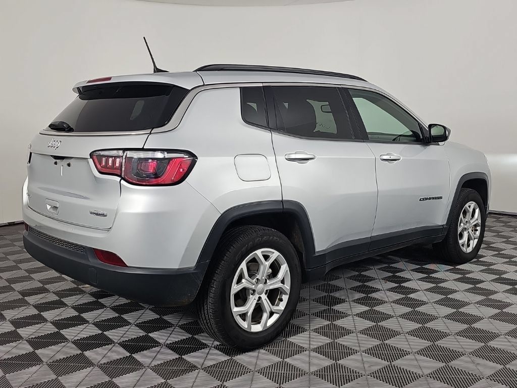 Used 2024 Jeep Compass Latitude AWD/4WD image 6