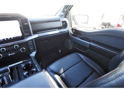 Used 2025 Ford F150 Lariat w/ Equipment Group 501A Mid image 9