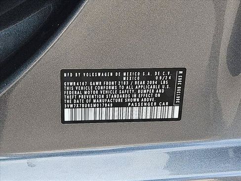Used 2025 Volkswagen Jetta SE FWD image 23