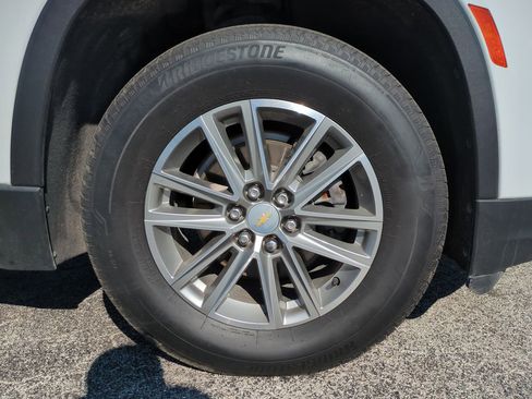 Used 2023 Chevrolet Traverse LT image 11