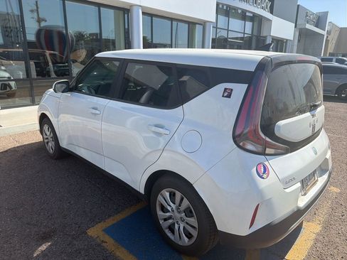Used 2023 Kia Soul LX FWD image 7