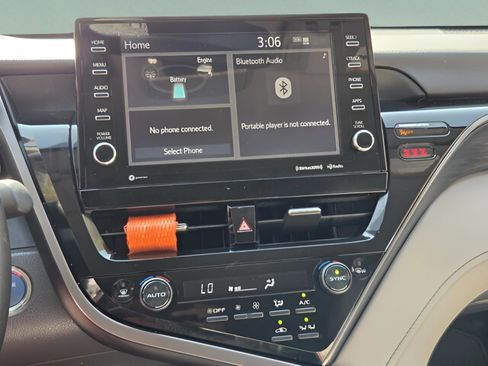 Used 2022 Toyota Camry XLE image 18