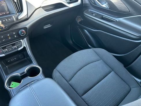 Used 2024 GMC Terrain SLE image 15