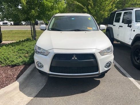 Used 2012 Mitsubishi Outlander GT image 2
