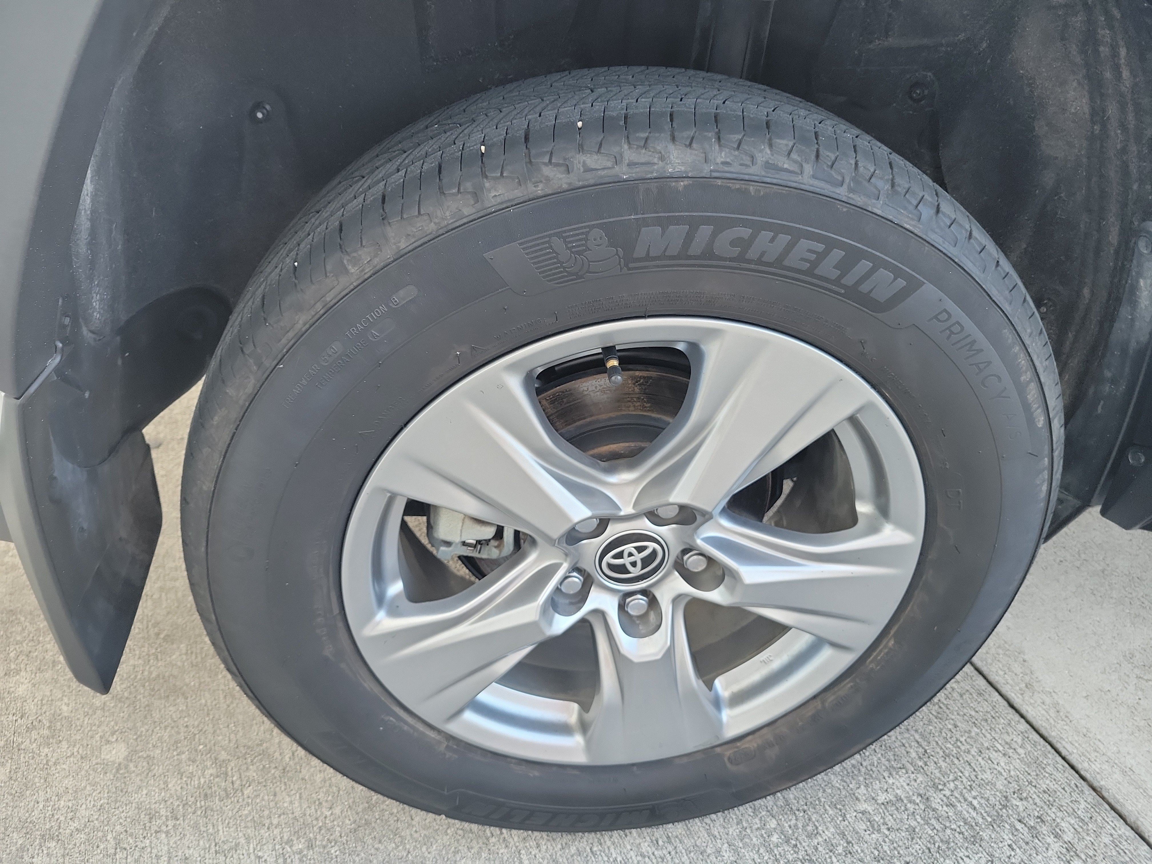 Used 2024 Toyota RAV4 XLE FWD image 8