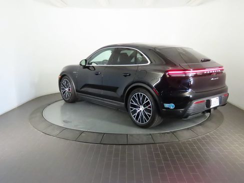 Certified 2025 Porsche Macan 4S Electric AWD/4WD image 3