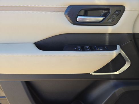 Used 2025 Nissan Armada Platinum RWD image 15