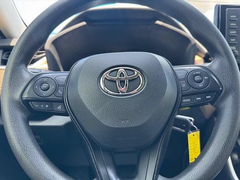 Used 2020 Toyota RAV4 LE FWD image 15