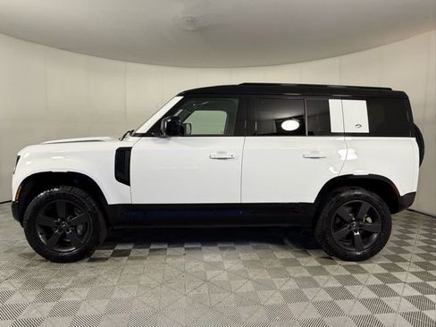 Used 2024 Land Rover Defender 110 X-Dynamic SE image 3