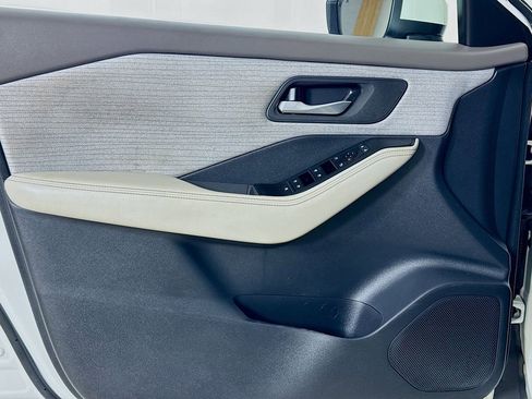 Used 2021 Nissan Rogue SV image 9