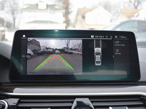 Used 2023 BMW 530e xDrive w/ Convenience Package image 18