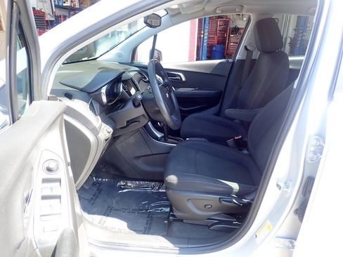 Used 2019 Chevrolet Trax LS FWD image 8